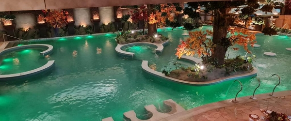 A piscina Obah!, com água aquecida a 36ºC, do Acquamotion Gramado
