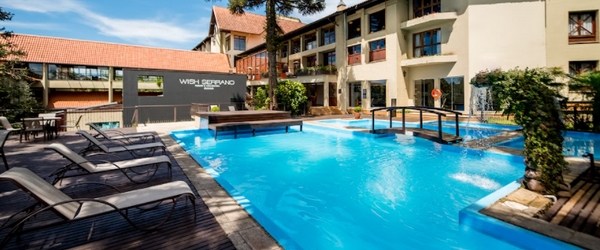 Entre um passeio e outro, que tal desfrutar da piscina do Wish Serrano, pertodo centro de Gramado?