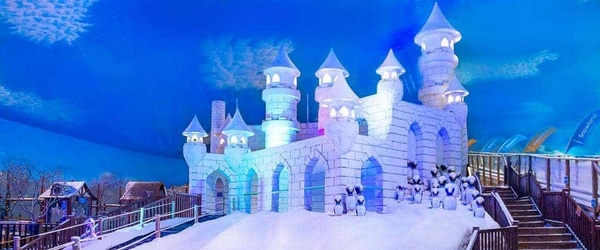 Encantador, o parque Snowland possui até um castelo de gelo.
