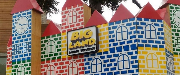 A fachada do parque temático Big Land, em Canela (RS).