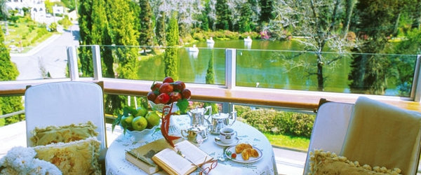 Com vista para o Lago Negro, a Estalagem St. Hubertus é um dos mais sensacionais hotéis de Gramado.