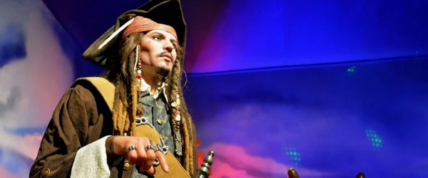 A estátua do pirata Jack Sparrow, vivido por Johnny Depp, é apenas uma das muitas que estão no Dreamland Museu de Cera.