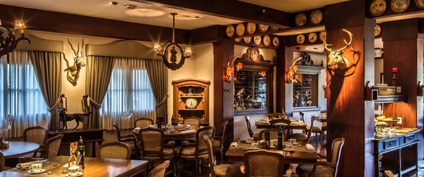 O La Caceria, restaurante do Hotel Casa da Montanha, um dos resorts em Gramado para uma viagem gastronômica. O La Caceria, restaurante do Hotel Casa da Montanha, um dos resorts em Gramado para uma viagem gastronômica.