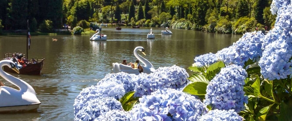 O Lago Negro, ao lado da Estalagem St. Hubertus, um dos mais belos resorts para viajar a dois em Gramado.