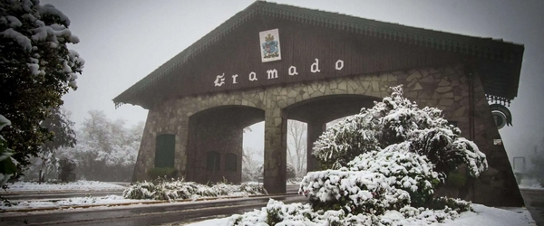 Geralmente, os preços em Gramado são mais altos no inverno, mas a experiência de um clima praticamente europeu compensa.